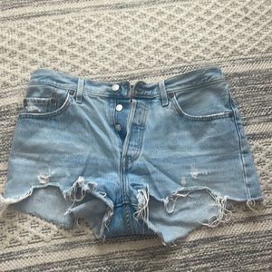 LEVIS light wash Jean shorts